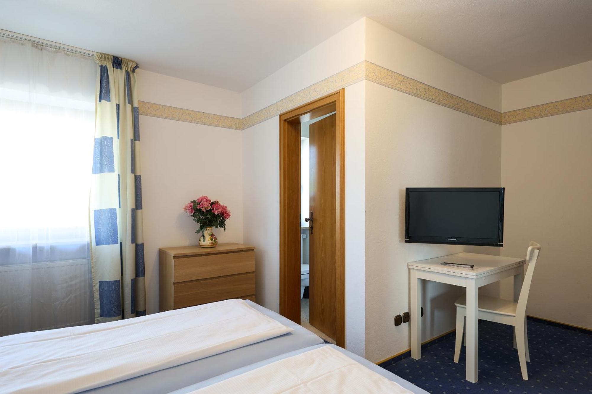 Hotel Garni Demmel Bruckmühl Exteriör bild