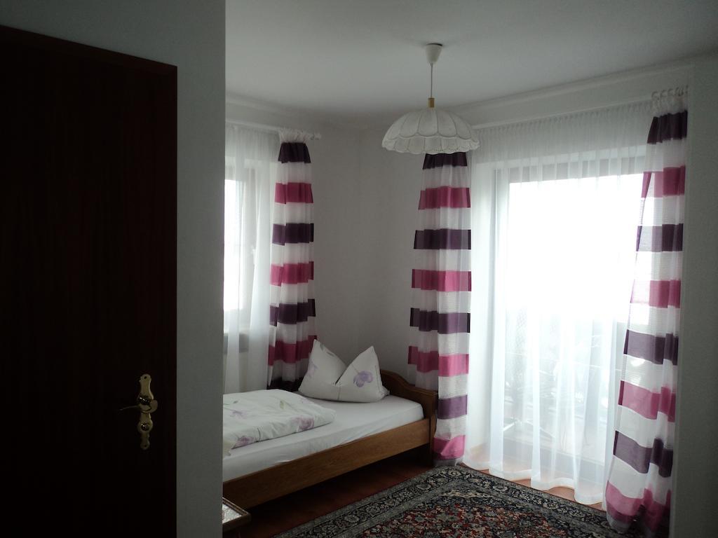 Hotel Garni Demmel Bruckmühl Rum bild